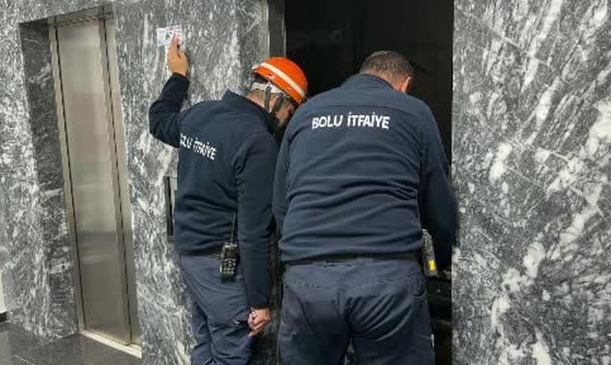 Bolu'da yemek molasında asansörde kalan çift itfaiye müdahalesiyle kurtarıldı