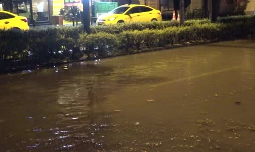 Adana’da yoğun sabah yağışı şehir içi ulaşımı aksattı