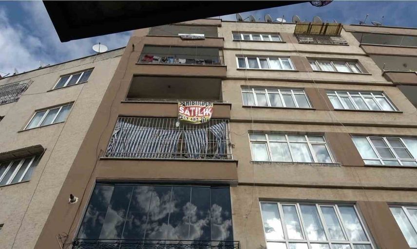 Zemin katı su altında kalan kilis apartmanında sakinlerin çözüm bekleyişi