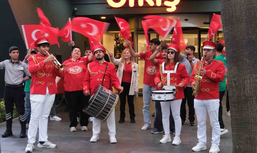 Mağazalarda 103 bin bayrakla cumhuriyet coşkusu