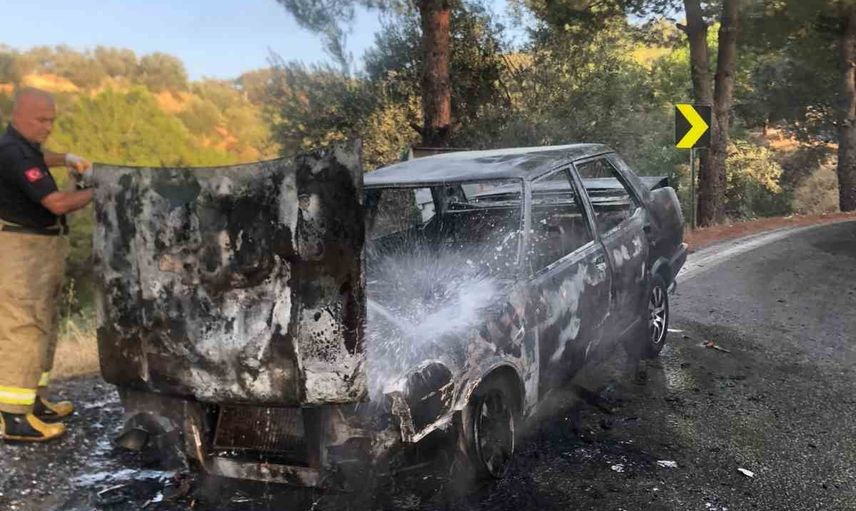 İtfaiyenin hızlı müdahalesiyle araç yangını kontrol altına alındı