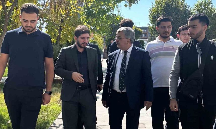 Başkan Çadır öğrencilerle buluştu: Adıyaman Üniversitesi kampüsünde talepler dinlendi