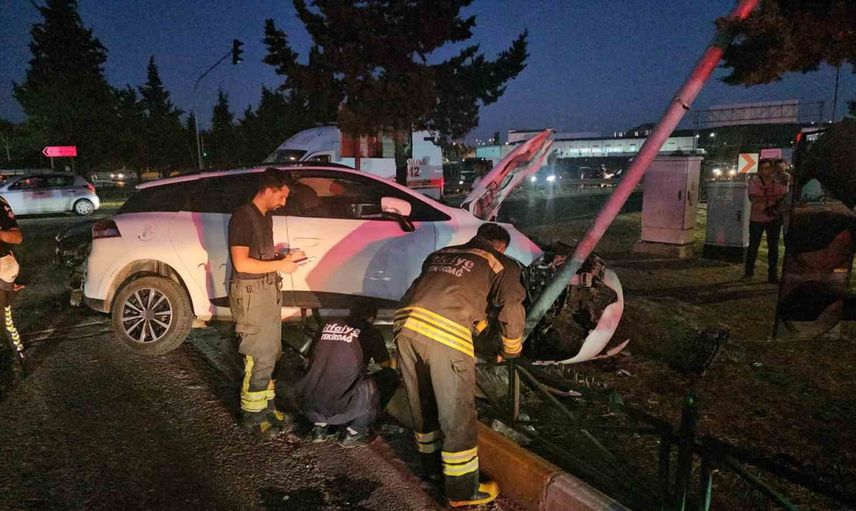 Çerkezköy’de tugay kavşağında iki otomobil çarpıştı, 6 kişi yaralandı