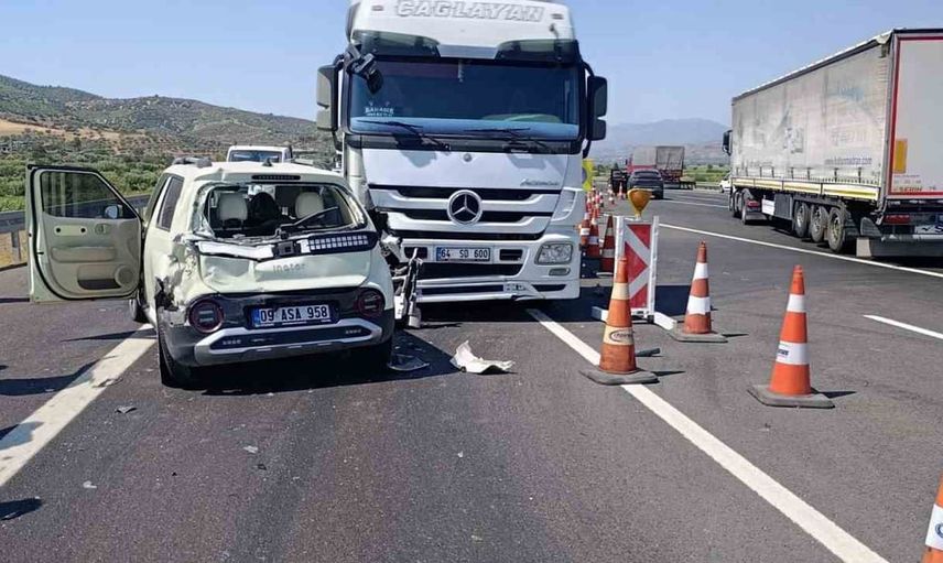 Kuyucak'ta otoyolda arkadan çarpışma: üç kişi yaralandı
