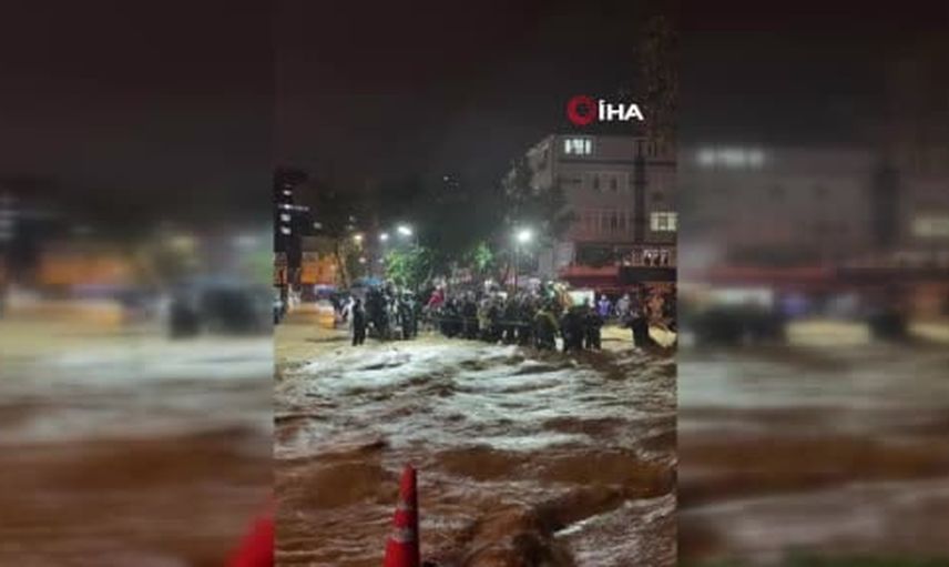 Ayazağa’da dere taştı, sokaklar göle döndü: halatla kurtarma anları ve sürüklenen araçlar