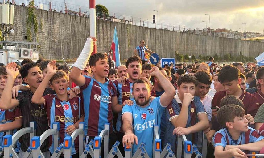 Trabzon'da Salah coşkusu havalimanını sardı