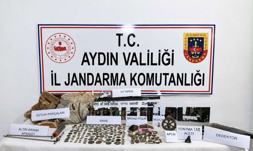 Karacasu'da iki adreste tarihî eser operasyonunda 157 sikke ele geçirildi