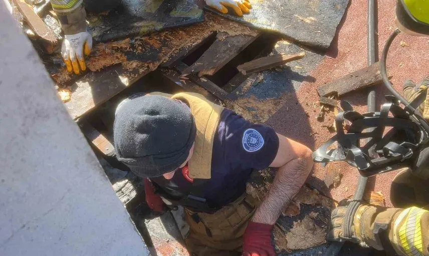 Mudanya'da çatı tadilatında çıkan alevler site sakinlerini tedirgin etti