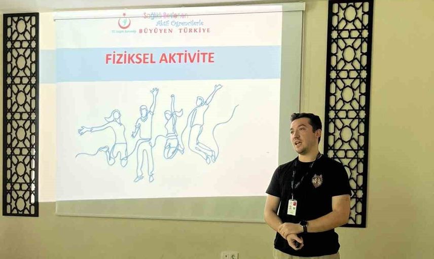 Akçakoca'da gençlere sağlıklı yaşam ve bilinçli teknoloji eğitimi