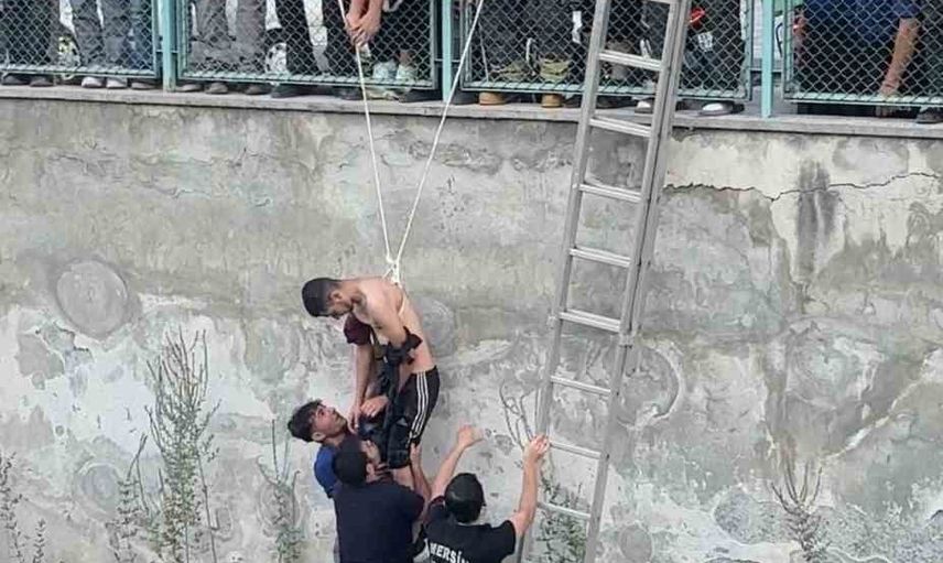 Suya düşen genci arkadaşının soğukkanlılığı ve itfaiyenin müdahalesi kurtardı