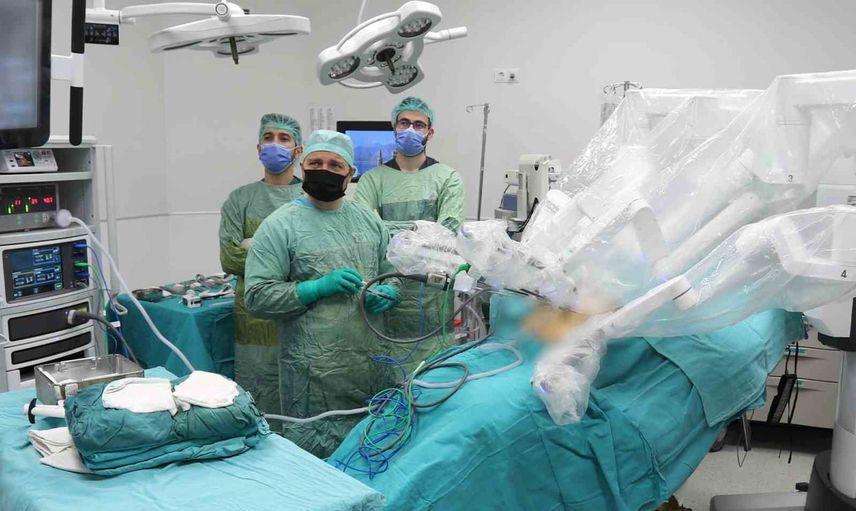 Selçuk tıp’ta robotik cerrahide eşit erişim: hastalardan fark ücreti alınmıyor