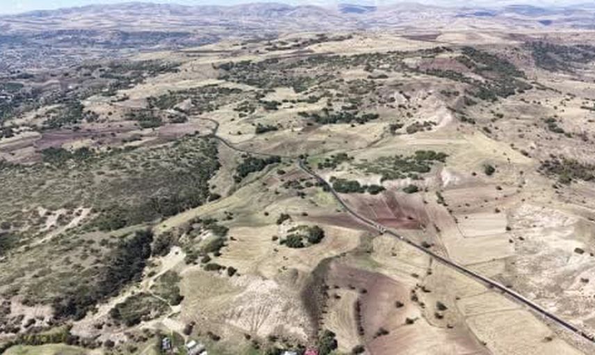 Huzurun yolları Tunceli'de sıcak asfaltla döşeniyor