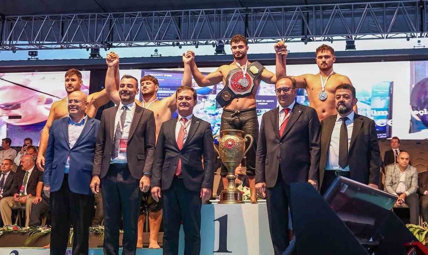 Manavgatlı pehlivan Alper Küçük, Cumhurbaşkanlığı Kupası'nda kategori atladı