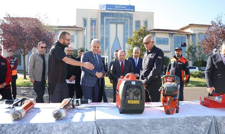 Düzce'de Kızılelma gönüllülerine müdahale kapasitesi için malzeme desteği