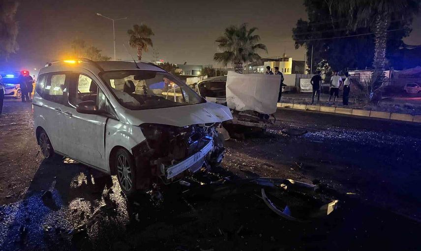 Tarsus'ta karşı şeride geçen otomobil başka araçla çarpıştı: bir çocuk öldü, altı yaralı