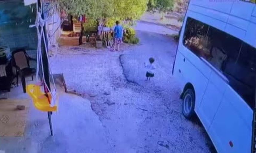 Serik'te ev önünde geri manevra: 1,5 yaşındaki çocuk araç altında kalarak yaşamını yitirdi