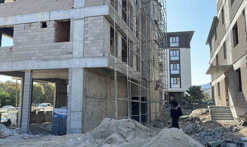 Burdur'da iş sırasında fenalaşan çatı ustası yaşamını yitirdi