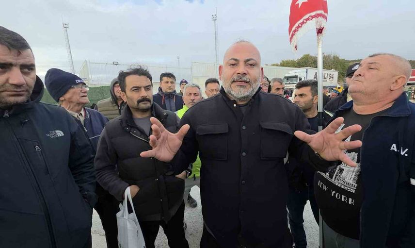 Sınırda bekleyen tır şoförleri vize ve oturum uygulamalarına tepki gösterdi