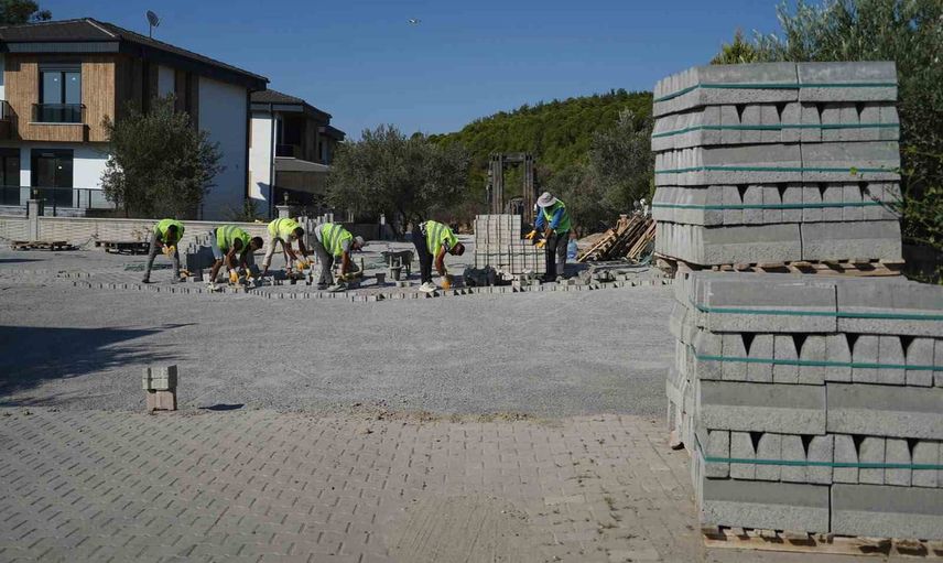 Ayvalık’ta mahalle yolları baştan sona yenileniyor