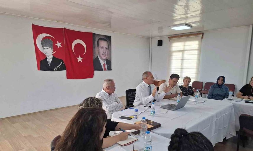 Yeni eğitim yılı öncesi ilçe müdürlüğünde hazırlık zirvesi