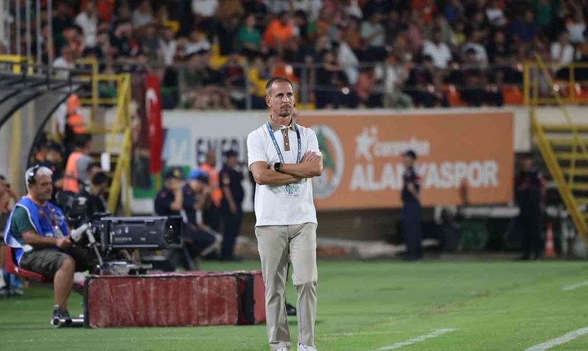 Rhaldney sahne aldı: Göztepe ilk yarıyı 1-0 önde tamamladı