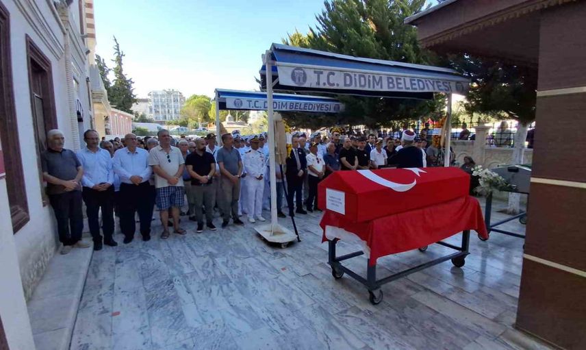 Didim'de üç tekerlekli bisiklet kazasında ölen Kıbrıs gazisi askeri törenle uğurlandı