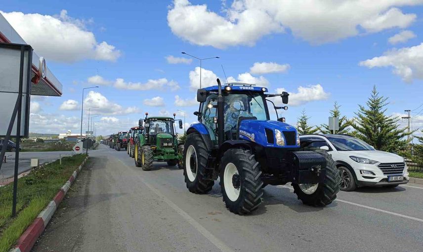 Bafra'da 600 traktörle 4 kilometrelik uyarı konvoyu: çeltik alım fiyatı beklentisi