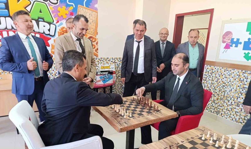 Bolvadin'de açılan akıl ve zekâ oyunları sınıfı çocukların düşünme becerilerini güçlendirecek