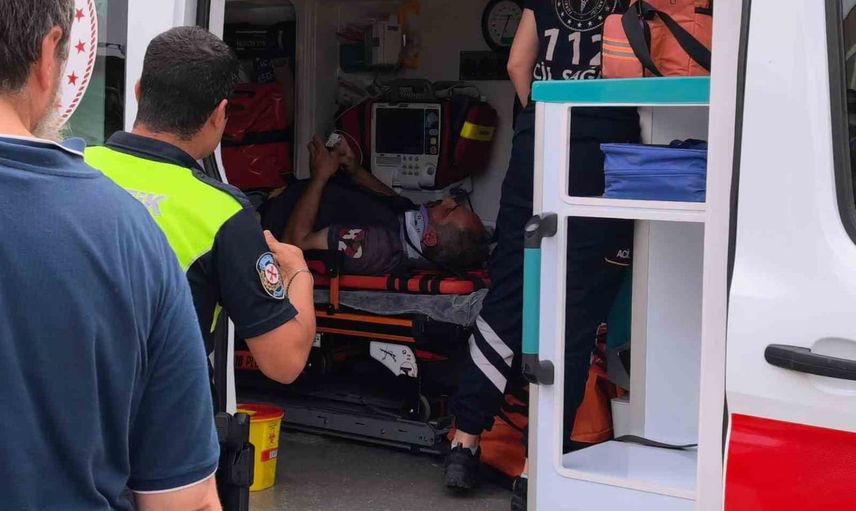 İnegöl'de ambulansın yanında bekleyen köpek motosiklet kazasına yol açtı