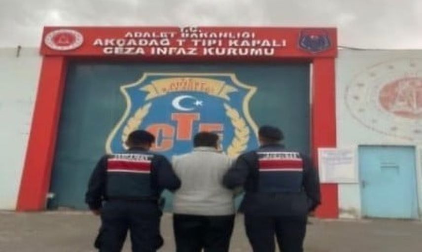 Malatya'da hakkında 48 yıl 6 ay 25 gün hapis cezasıyla aranan kişi jandarmaya teslim edildi