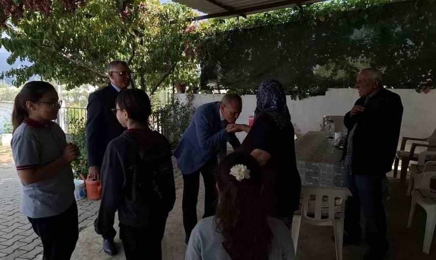 Sarıgöl’de şehit ailesine eğitim camiasından vefa ziyareti