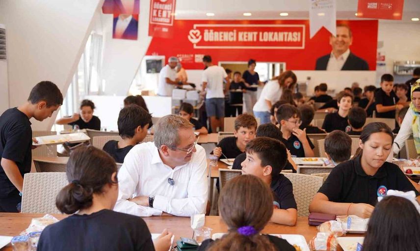 Ayvalık'ta öğrenci yemekleri ücretsiz başlangıçla 50 liralık üç çeşit menüyle sürüyor