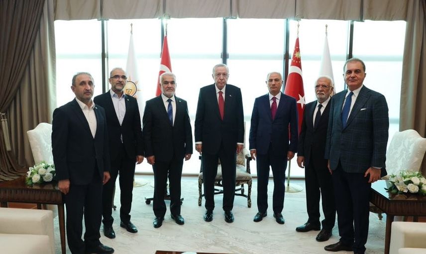 Erdoğan, HÜDA PAR lideri Yapıcıoğlu'nu AK Parti genel merkezinde kabul etti