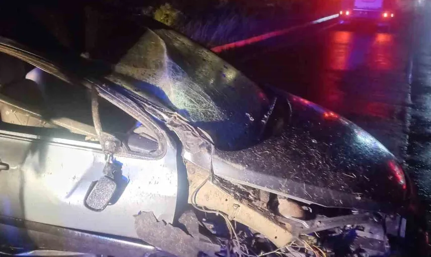 Ayvalık Altınova'da akaryakıt istasyonu yakınında tek taraflı kaza: 1 yaralı