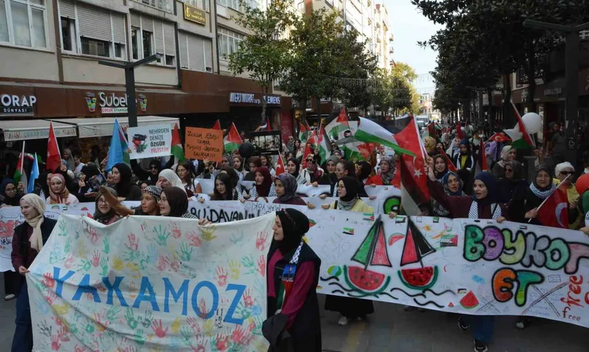 Balıkesir'de bin kişilik yürüyüşte gazzeli kardeşlik çağrısı