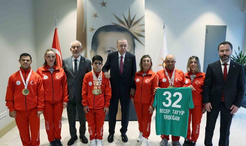 Erdoğan'dan özel sporculara: Türkiye Özel Sporcular Spor Federasyonu ile AK Parti Genel Merkezi'nde buluşma