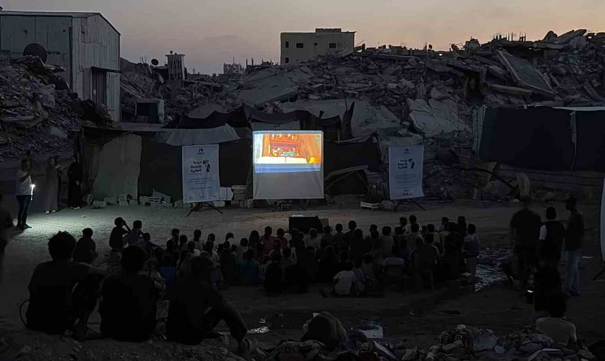 Çadırlarda beyaz perde: Gazze'de gezen sinema çocuklara nefes aldırıyor