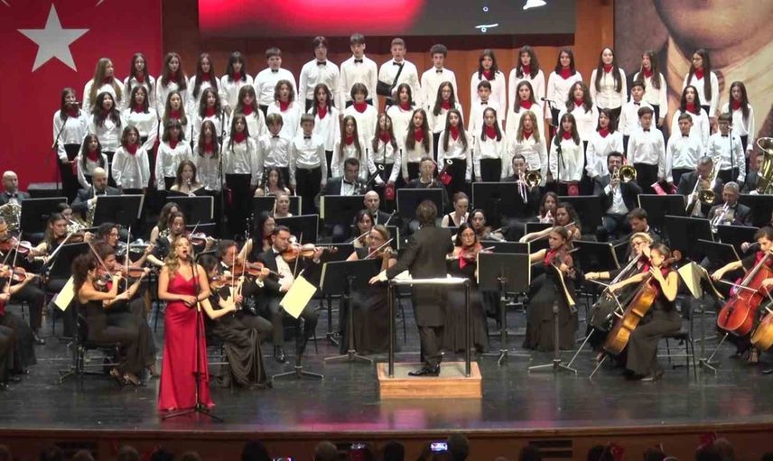 Senfonik yorumla Cumhuriyet coşkusu Bursa'da yükseldi