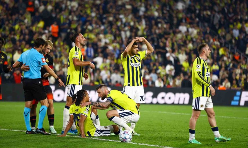 Nathan Ake maçı terk etti, yerine Kojo Peprah Oppong girdi