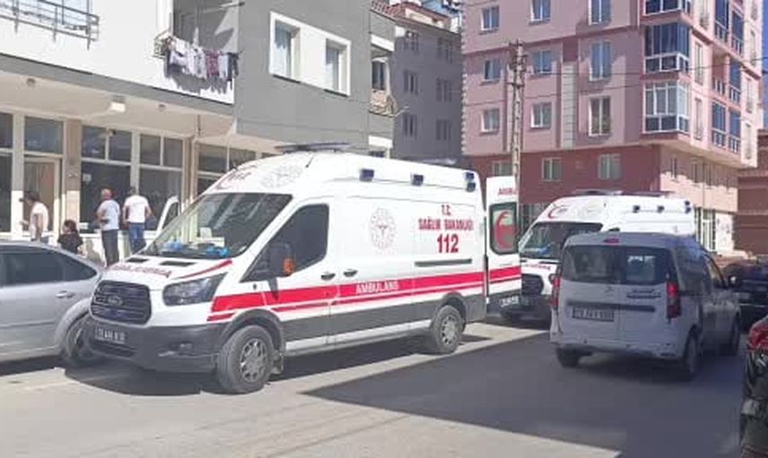 Çorum'da Emek Caddesi'ndeki kahvehanede bıçaklı kavga: bir kişi hayatını kaybetti