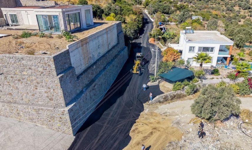 Belediye beş mahallede asfalt, beton ve parke ile yol konforunu yükseltiyor