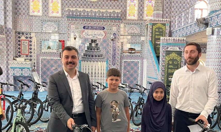 Dicle kaymakamı öğrencilerle buluştu: kur’an kursu kapanışında ödüller verildi