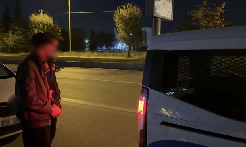 İkinci el pencere bahanesiyle gittiğini söyledi, araçta uyuşturucu bulundu ve 200 bin lira ceza uygulandı