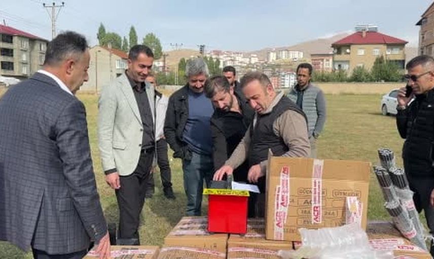 Yüksekova'da arı kovanlarına güneş enerjili elektrikli çitlerle hibe desteği