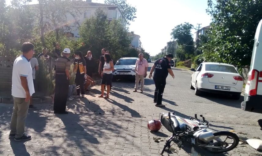 Muratlı’da motosiklet ile otomobil çarpıştı: sürücü yaralandı