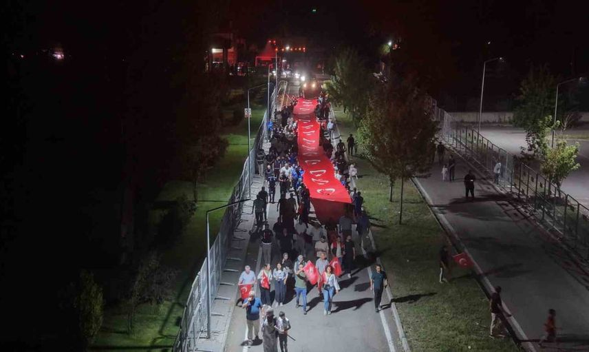 Malazgirt'te meşalelerle zafer anı: 955'inci yıl yürüyüşü