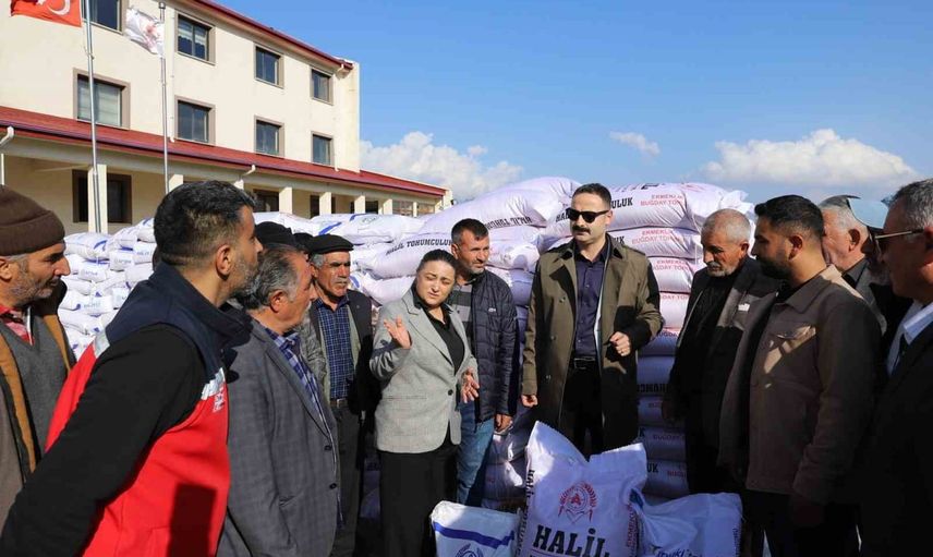 Doğubayazıt'ta tarımsal destekle 20 ton buğday tohumu üreticiye ulaştı