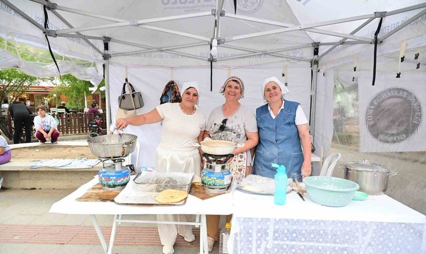 Balkan mirası Manisa sokaklarında Candan Erçetin'le yankılandı