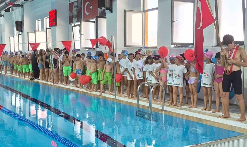 Söke'de 200 çocuk iki ayda yüzme öğrendi, kurslar yıl boyunca sürecek