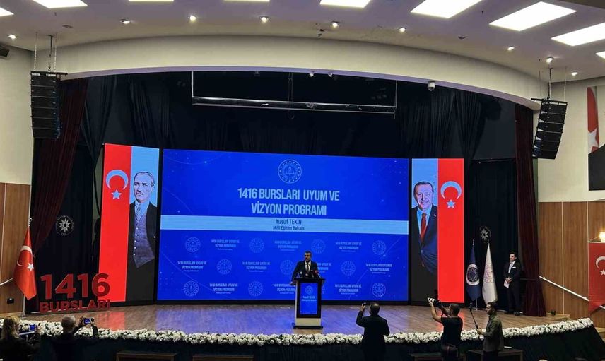 Yurt dışına gönderilen bursiyerler 'Türkiye'nin elçisi' olarak hazırlanıyor